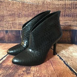 Vince Camuto Caden Womens Sz 7 Black Leather Snake Print Stiletto Slip On Bootie